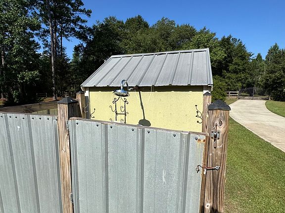 5th image of 24055 Hubbard Ln