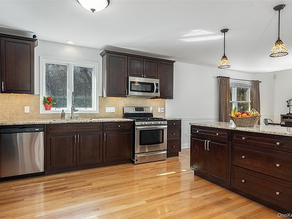 4th image of 609 Red Hill Road