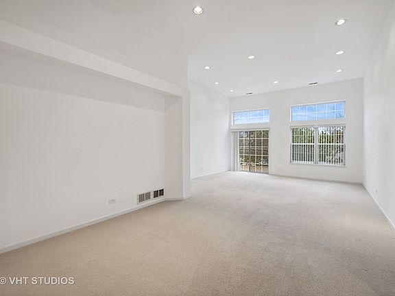 3rd image of 3004 Lexington Ln #8R42