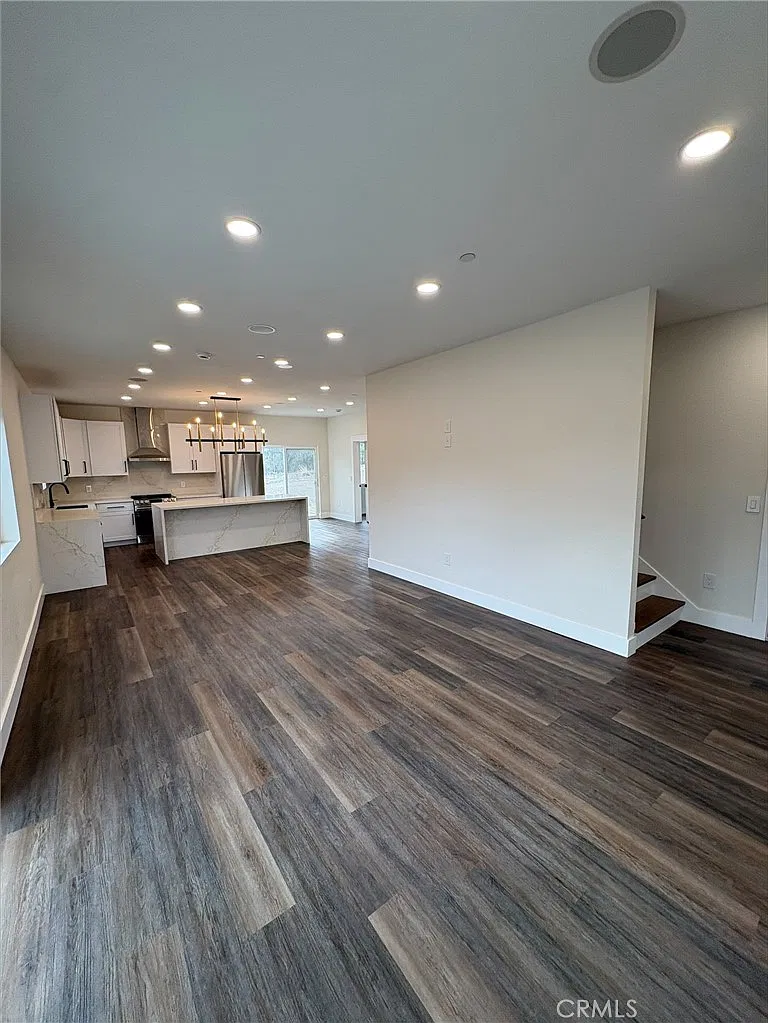 4 bed, 5.0 bath, 3000 sqft, $3,950 — Photo 4