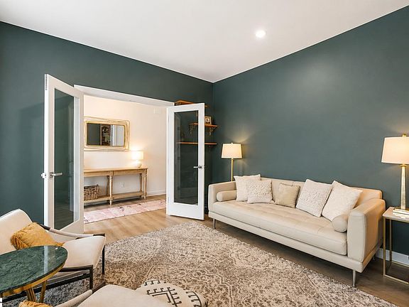 5th image of 209 Furness Dr