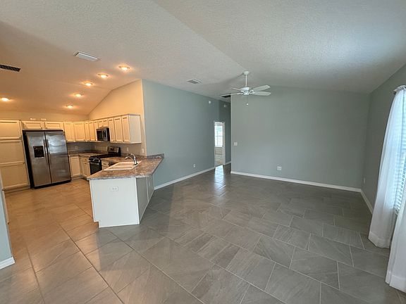 3rd image of 489 Kayla Ct
