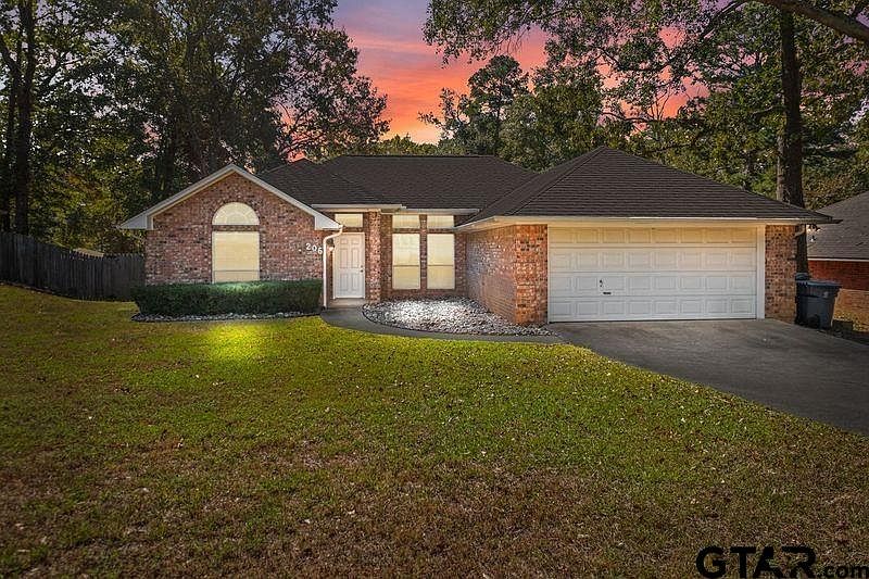 1st image of 206 Stacy Dr