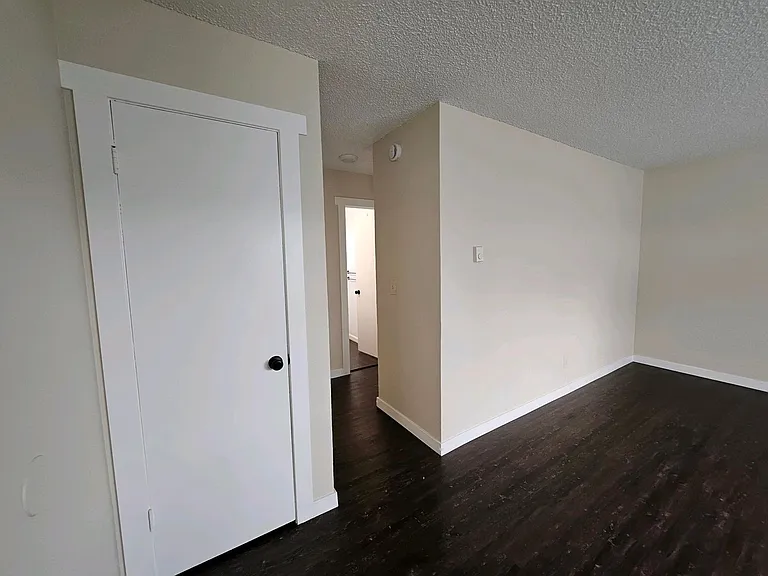 Sunset Apartments — Photo 14