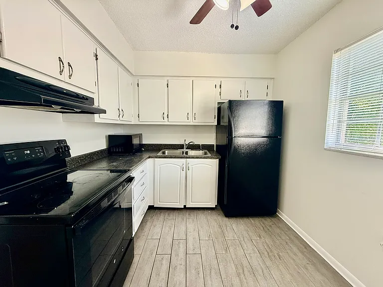 2207 S Carolina Ave — Photo 21