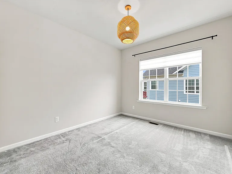 160 Shilling Ave — Photo 16