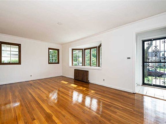 2nd image of 2451 3rd Ave