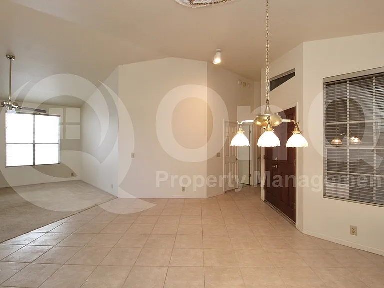 315 W Marconi Ave — Photo 13