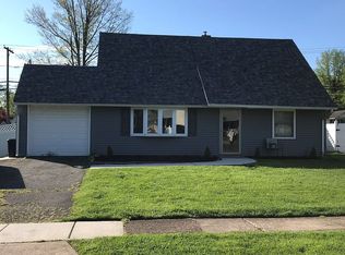175 Lower Orchard Dr, Levittown, PA 19056