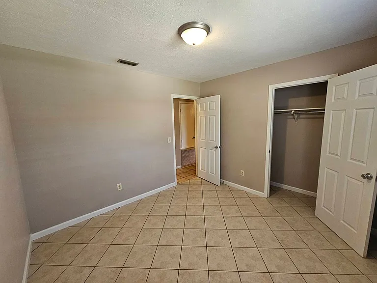 221 Viola Ave S — Photo 16