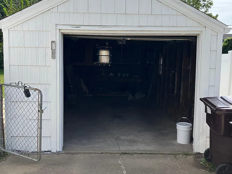 500 W Lakewood Ave — Photo 2