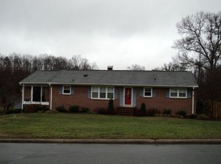 1105 S Woodleigh Cir, Reidsville, NC 27320