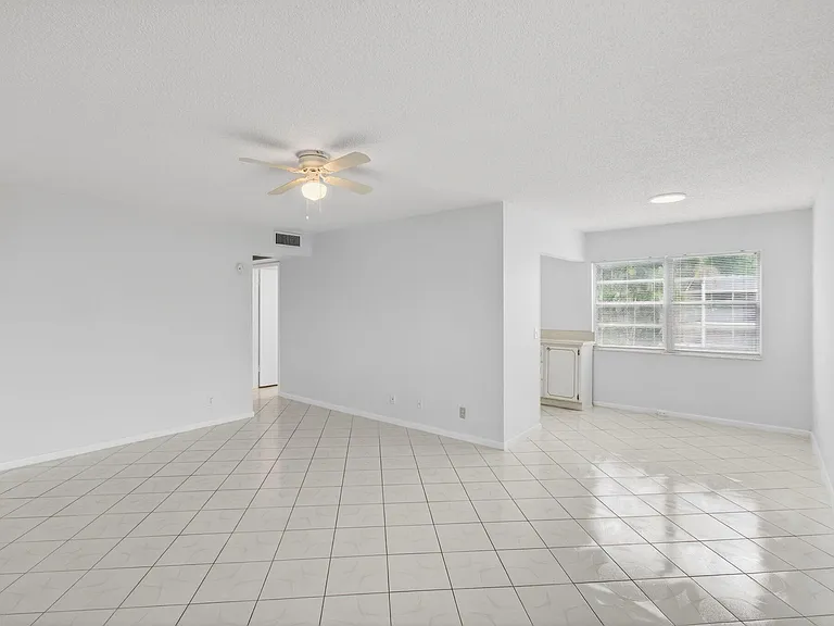 360 Fanshaw — Photo 2