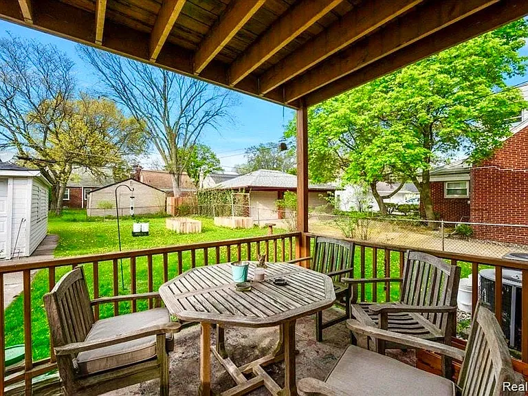 2180 Vernier Rd — Photo 23
