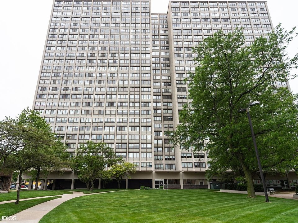 1st image of 4800 S Lake Park Ave APT 1106