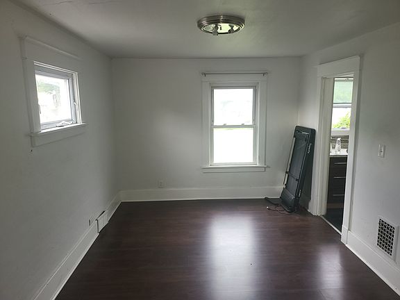 4th image of 18 Whitfield Ave