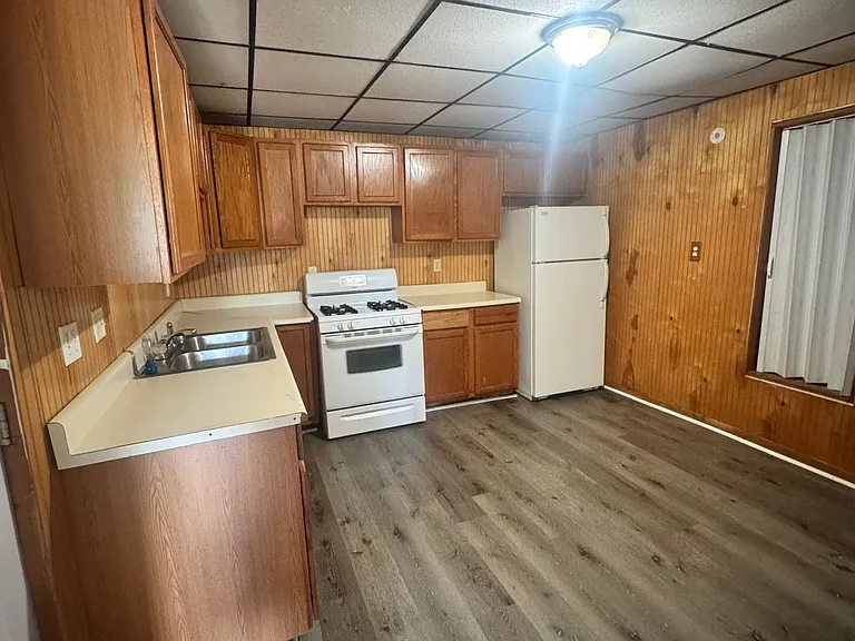 912 W High St — Photo 5