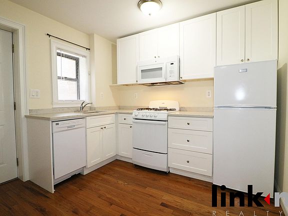 4th image of 16 Hall Pl APT 1B
