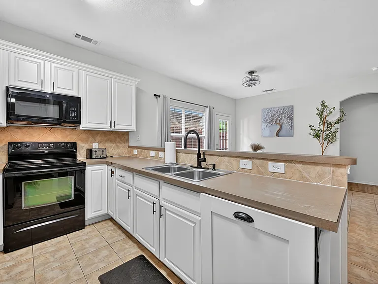 154 Castleridge Dr #B — Photo 7