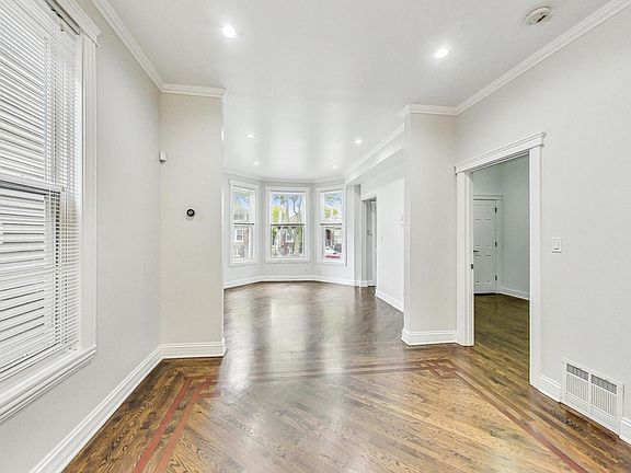 3rd image of 2051 N Kedvale Ave