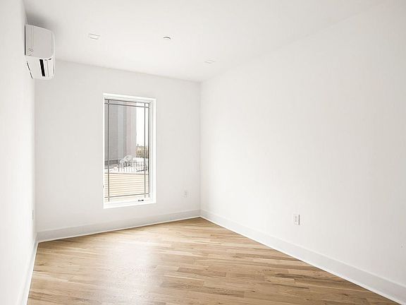 4th image of 571 Lafayette Ave APT 3
