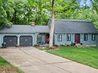 490 Oak Hill Dr, Lake Saint Louis, MO 63367