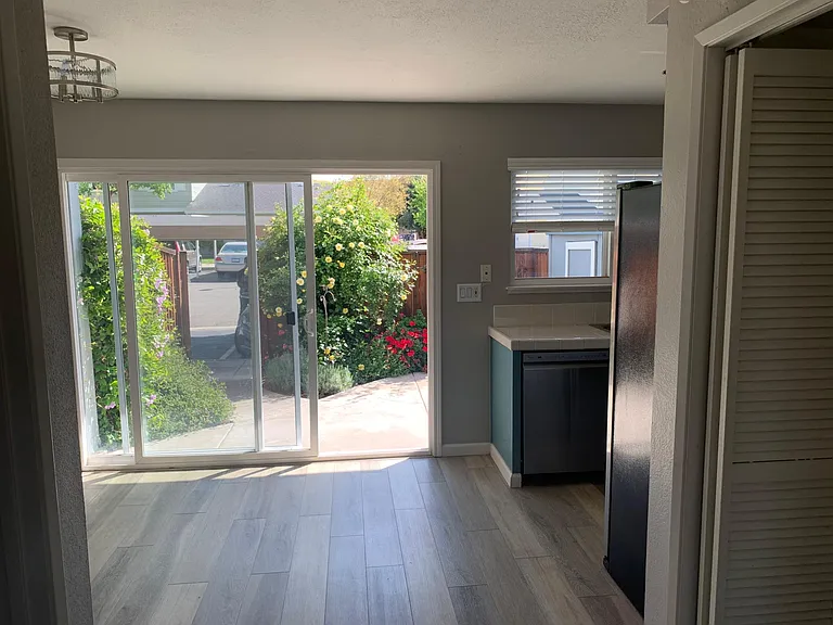 1443 Spring Valley Cmn — Photo 24