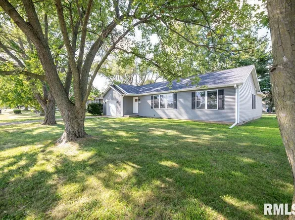 351 E Southmoor St, Manito, IL 61546