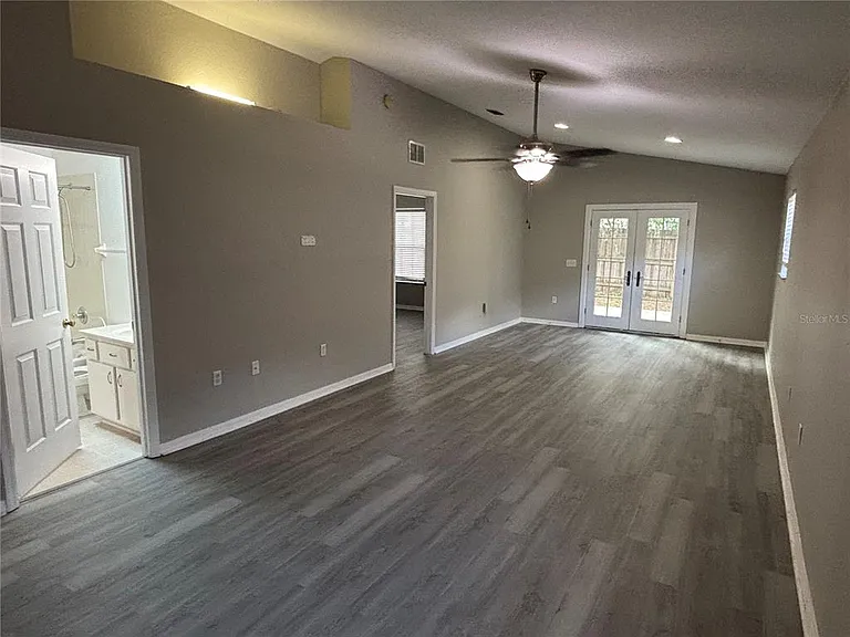 3906 NE 22nd St — Photo 11