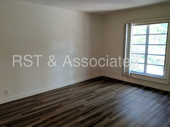 4th image of 1419 S Bentley Ave APT 204