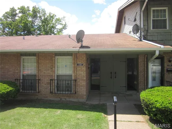 7287 N Hanley Rd #B, Hazelwood, MO 63042