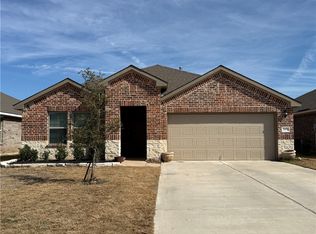 2415 Divot Ln, Navasota, TX 77868