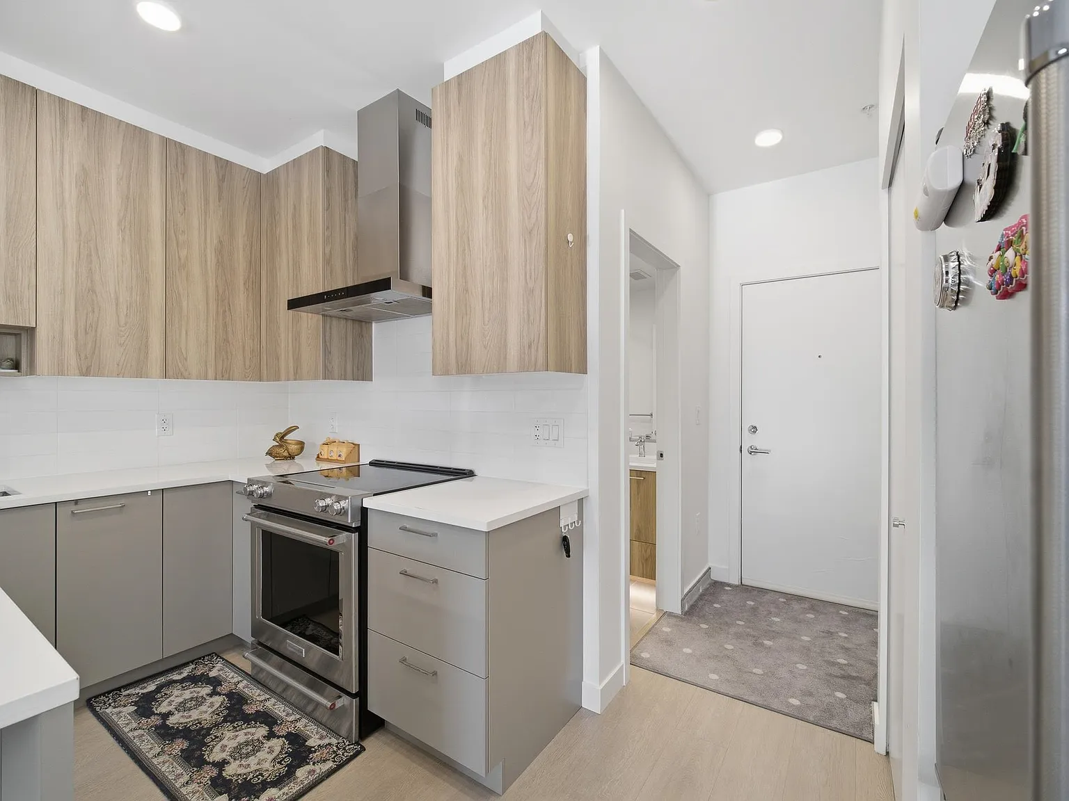 2 bed, 800 sqft, $2,700 — Photo 3
