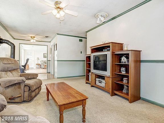 3rd image of 1609 Saunders Way