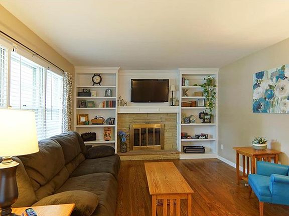4th image of 7525 Arlington Ave