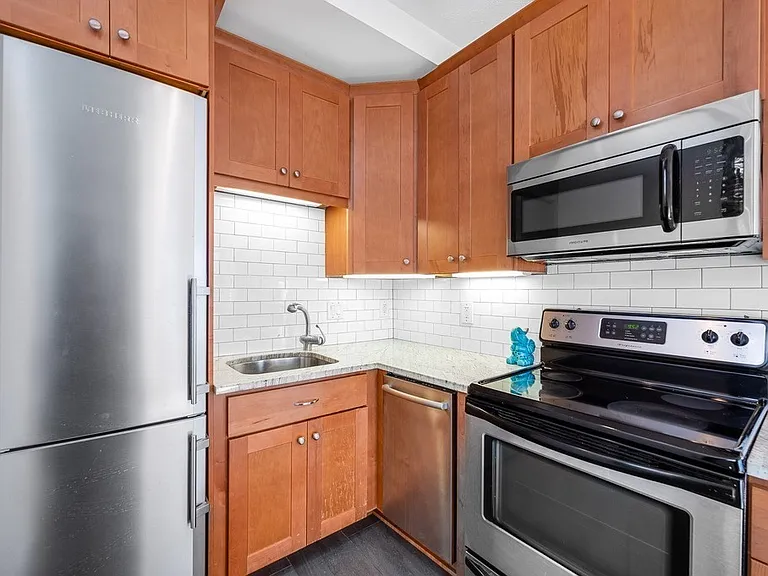 8 Battery St #14 — Photo 6