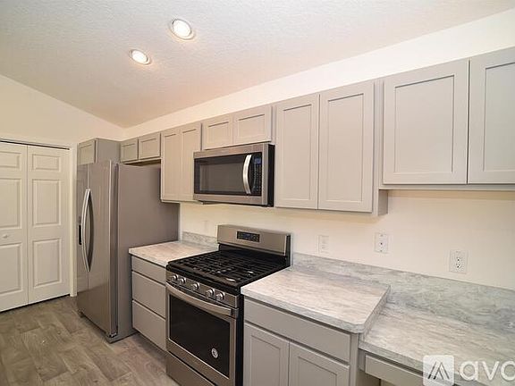 4th image of 5463 Weaver Ave