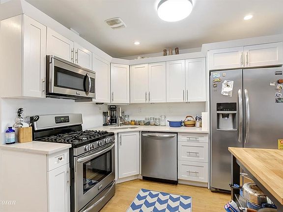 3rd image of 456 Bainbridge St #1