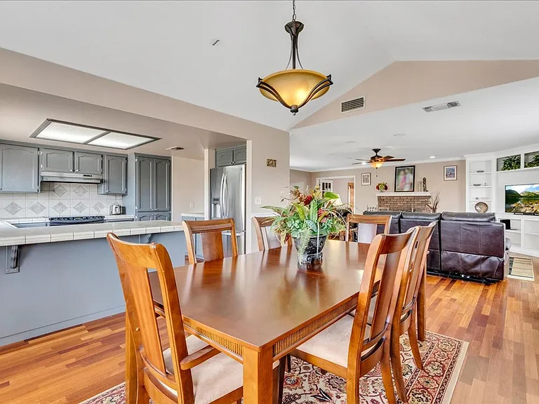 285 W Ash Ave — Photo 6