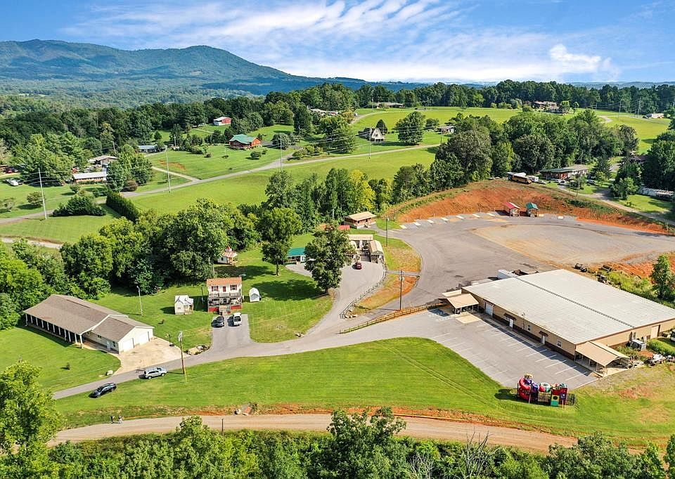 1st image of 104 Circle Rd
