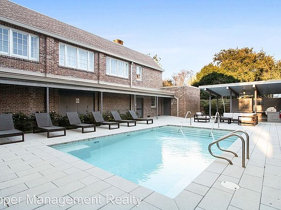 4th image of 1215 Louisiana Ave Unit 204