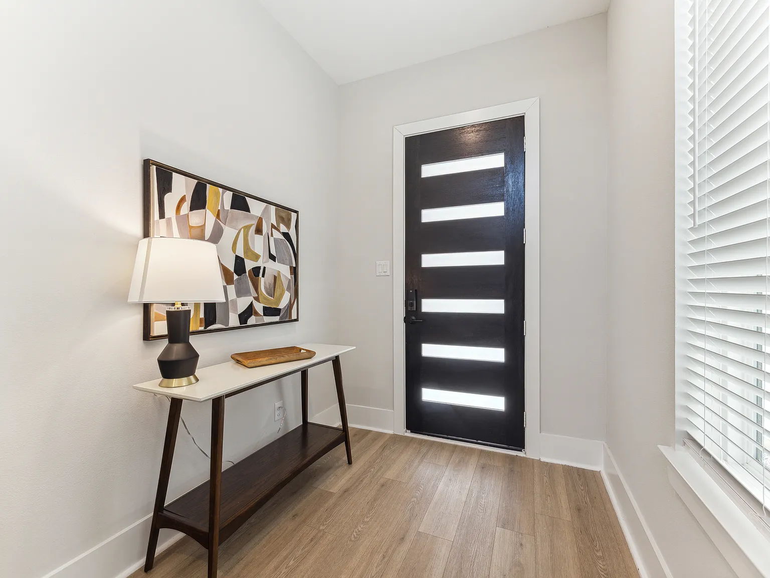 3 bed, 3.5 bath, 1935 sqft, $3,100 — Photo 3