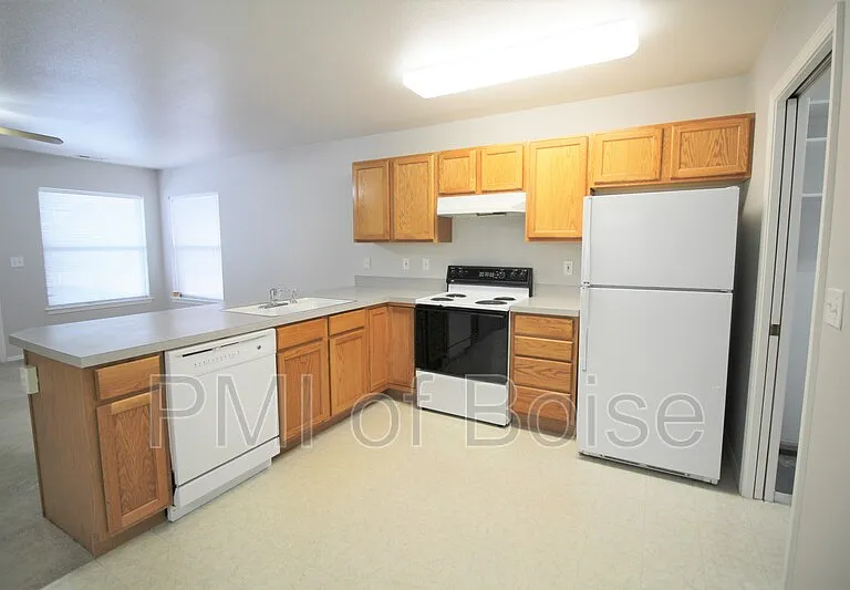 8931 W Irving St #201 — Photo 4