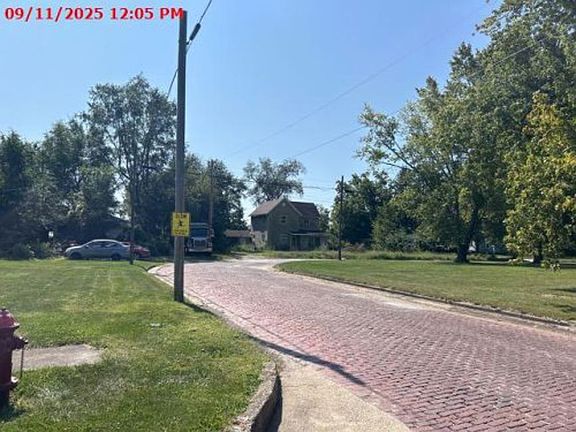 Exterior Neighborhood (street photo)