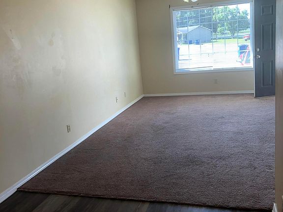 2nd image of 125-127 Ivie Cir