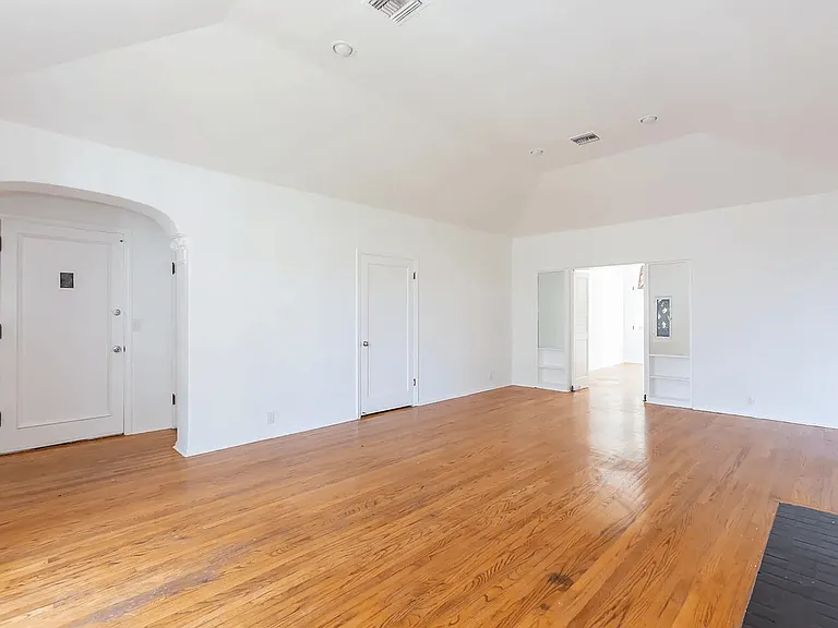 8491 Fountain Ave — Photo 29