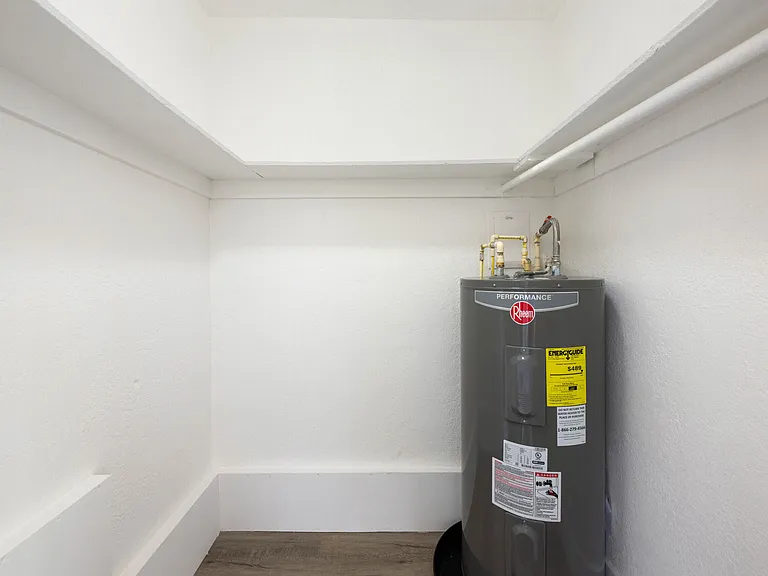 CLOSET MASTER ROOM
