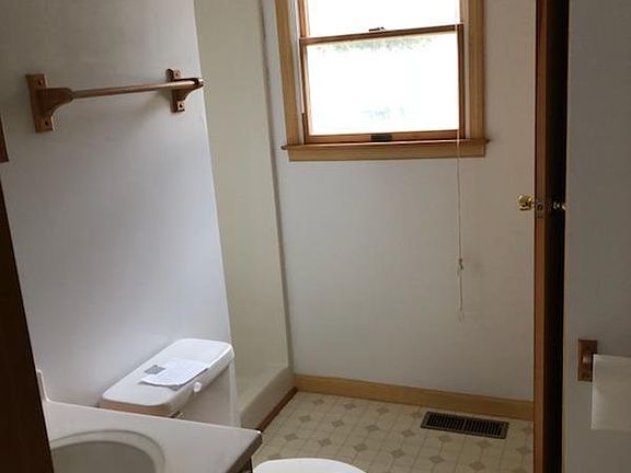2nd image of 706 Heritage Dr