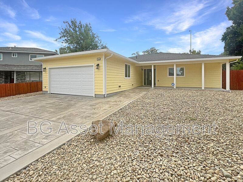 1st image of 511 Dahlia Ct
