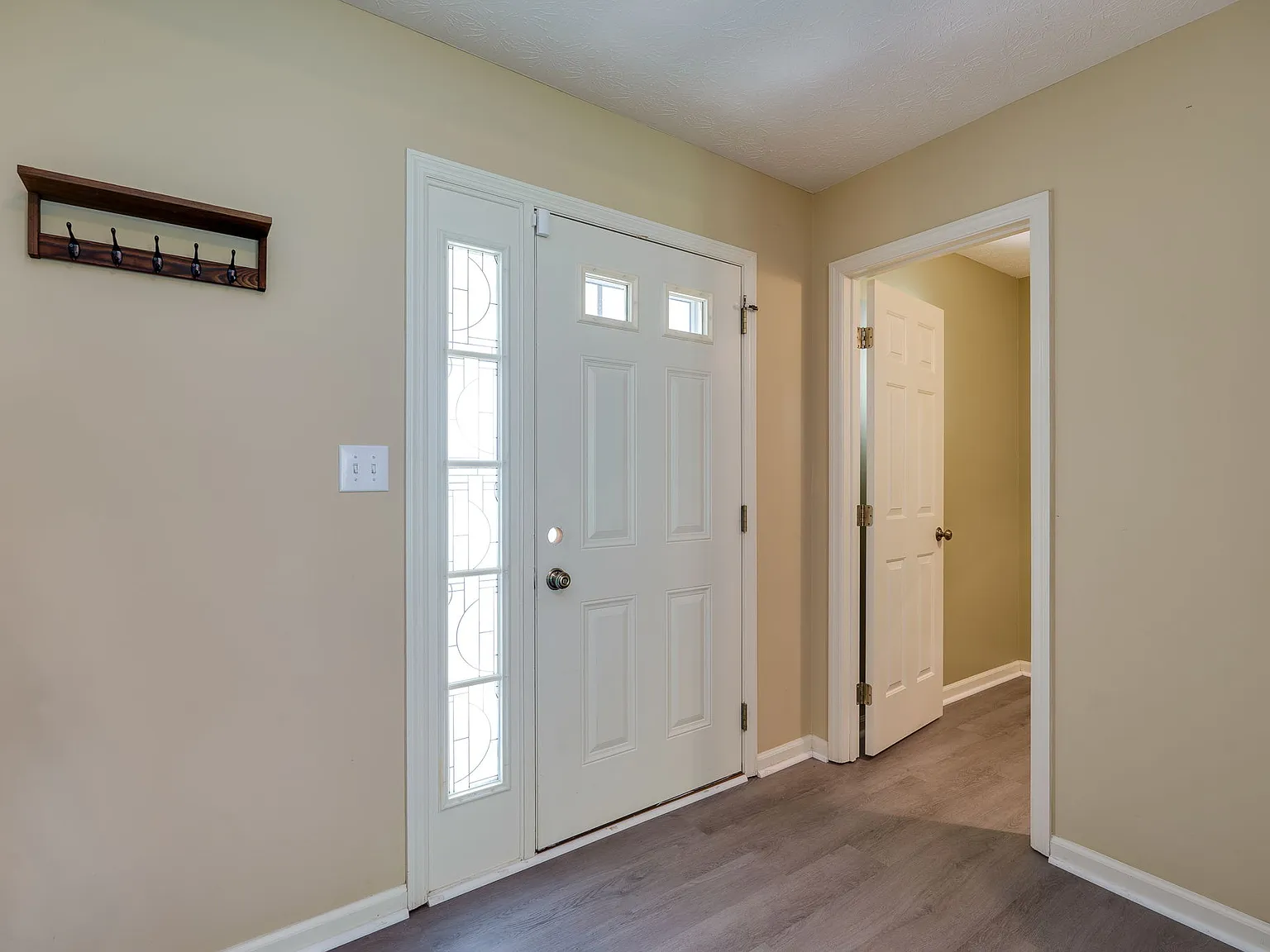 3 bed, 2.5 bath, 2031 sqft, $2,200 — Photo 3